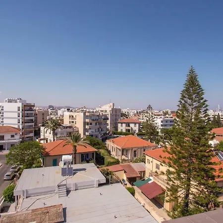 Lägenhet Amelia's 2b With Private Roof Garden Near Finikoudes Larnaca