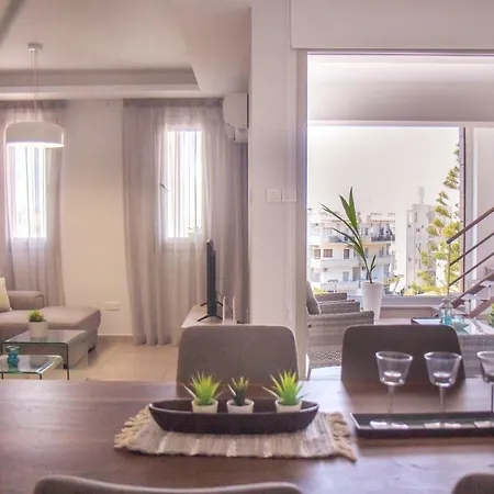 Amelia's 2b With Private Roof Garden Near Finikoudes * Larnaca