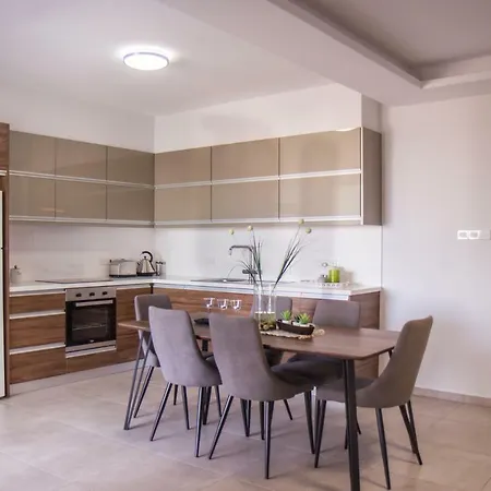 Amelia's 2b With Private Roof Garden Near Finikoudes * Larnaca